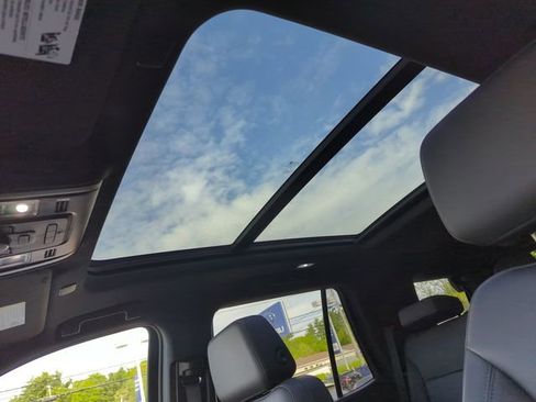 Used 2022 Chevrolet Tahoe LT w/ LT Signature Package AWD/4WD image 29