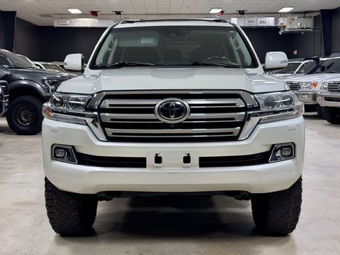 Used 2019 Toyota Land Cruiser w/ Preferred Accessory Package image 4