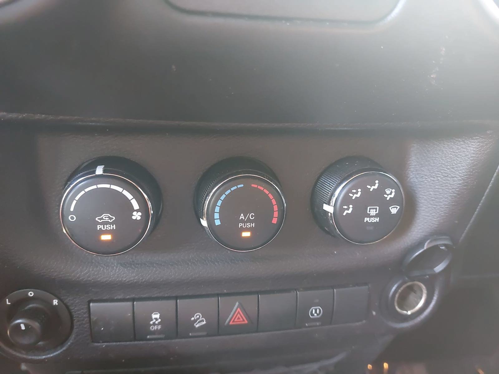 Used 2018 Jeep Wrangler Unlimited Sahara AWD/4WD image 20