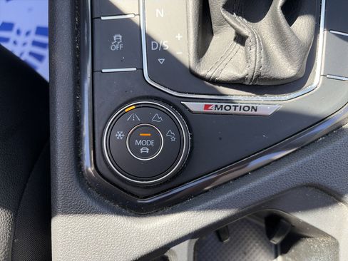 Used 2018 Volkswagen Tiguan SEL w/ 3rd Row Seat Package image 45