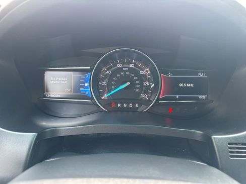 Used 2017 Ford Explorer XLT w/ Equipment Group 202A FWD image 2