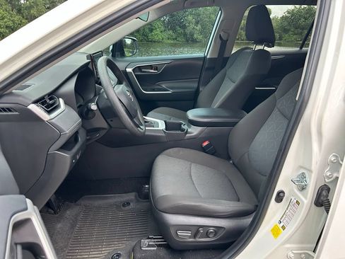 Used 2022 Toyota RAV4 XLE FWD image 15