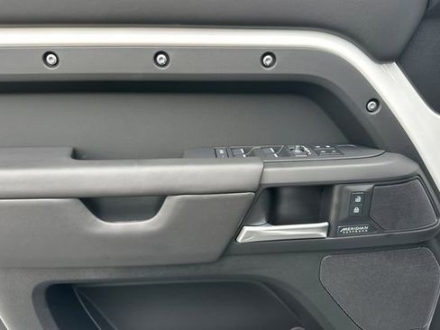 New 2026 Land Rover Defender 110 X-Dynamic SE image 10