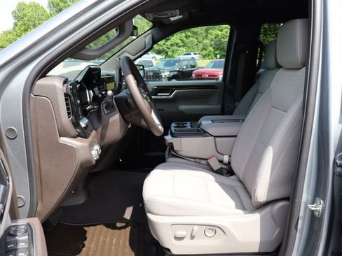 New 2026 GMC Sierra 1500 SLE w/ Preferred Package AWD/4WD image 18