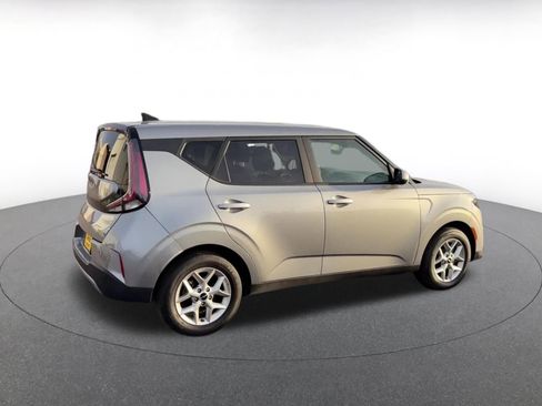 Used 2025 Kia Soul LX w/ LX Technology Package FWD image 14
