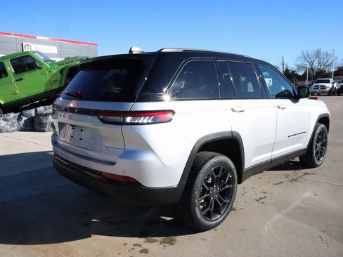 New 2025 Jeep Grand Cherokee Limited image 23