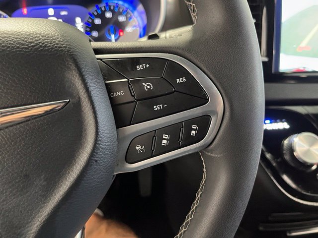 Used 2025 Chrysler Pacifica Select FWD image 26