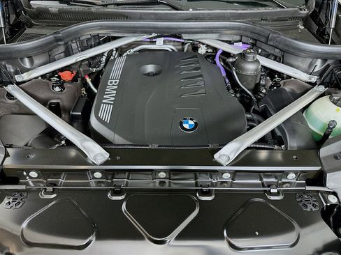 Used 2025 BMW X7 xDrive40i w/ Premium Package image 37