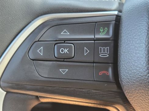 New 2025 Jeep Grand Cherokee Altitude image 19