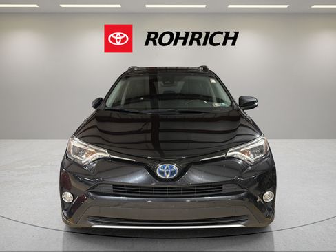 Used 2018 Toyota RAV4 Limited AWD/4WD image 2