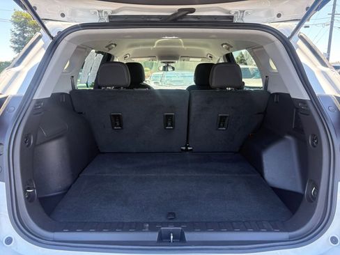 Used 2024 GMC Terrain SLE FWD image 30