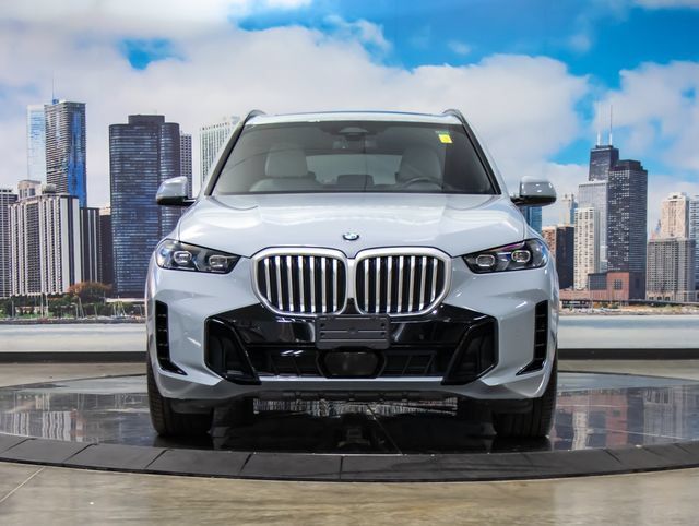 Used 2026 BMW X5 xDrive40i w/ M Sport Package AWD/4WD image 3