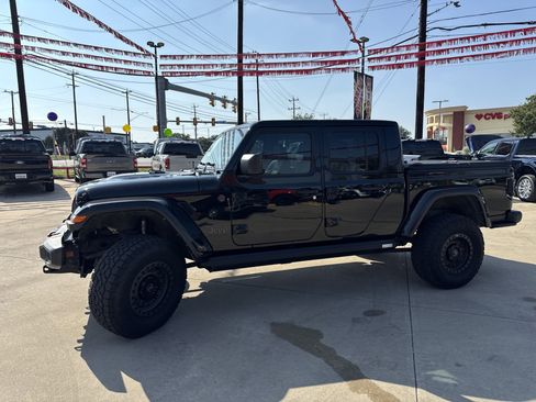 Used 2023 Jeep Gladiator Rubicon w/ Cold Weather Group image 10
