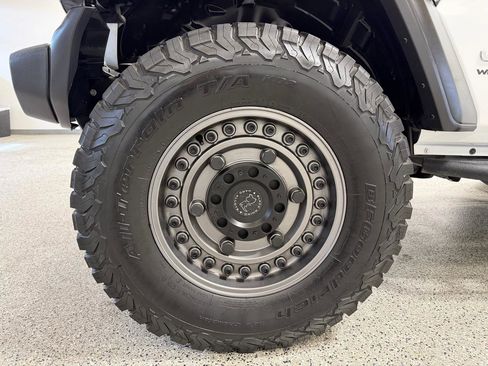 Used 2021 Jeep Wrangler Sport image 9