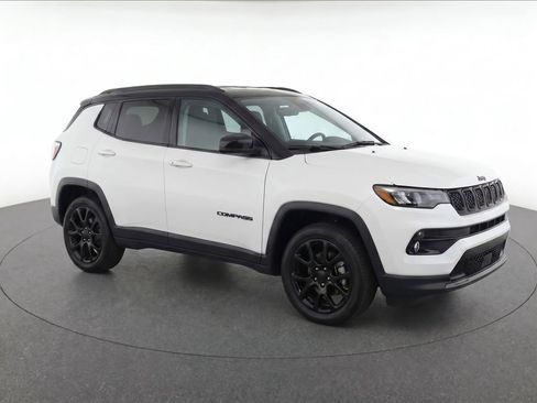 Used 2023 Jeep Compass Latitude w/ Sun and Sound Group AWD/4WD image 2