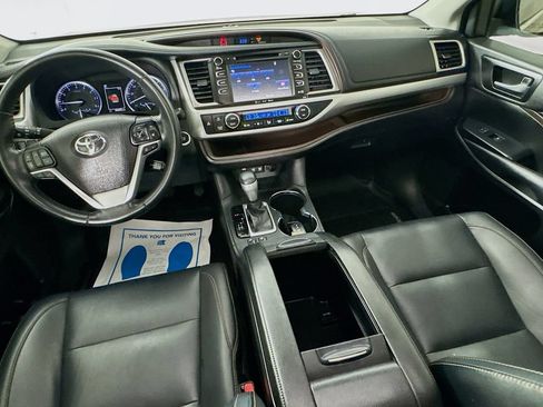 Used 2019 Toyota Highlander XLE FWD image 26
