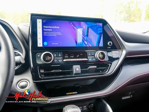 Used 2024 Toyota Highlander XSE image 25