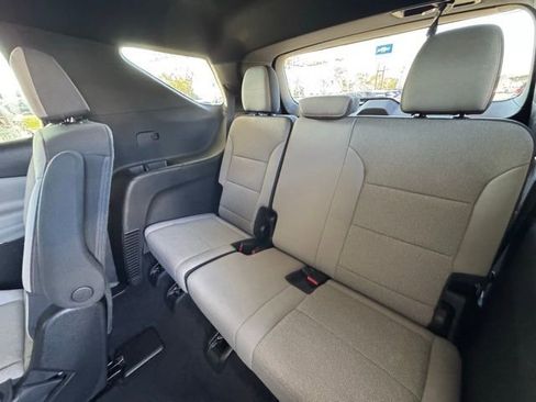 Used 2025 Chevrolet Traverse LT image 22
