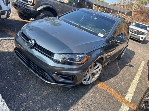 Used 2018 Volkswagen Golf R 4-Door image 3