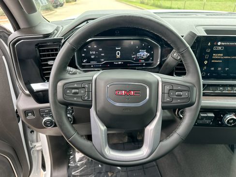 Used 2025 GMC Sierra 1500 SLT AWD/4WD image 14