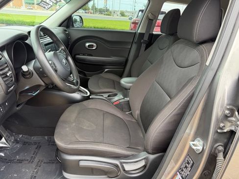 Used 2018 Kia Soul w/ Convenience Package FWD image 11
