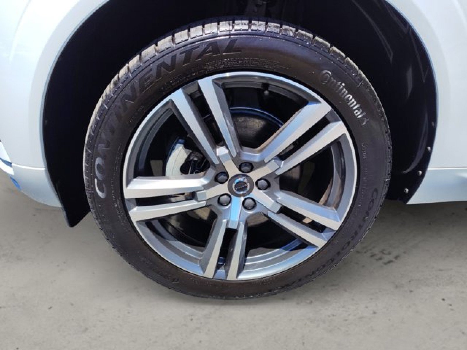 Used 2020 Volvo XC60 T5 Momentum w/ Protection Package Premier AWD/4WD image 9