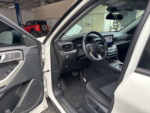 Used 2022 Ford Explorer XLT w/ Class IV Trailer Tow Package image 9