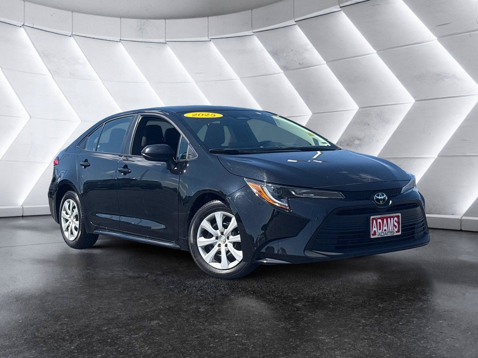Used 2025 Toyota Corolla LE FWD image 1