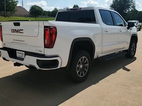 Used 2024 GMC Sierra 1500 AT4 w/ Technology Package AWD/4WD image 8