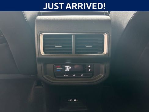 Used 2024 Volkswagen Atlas SE FWD image 34