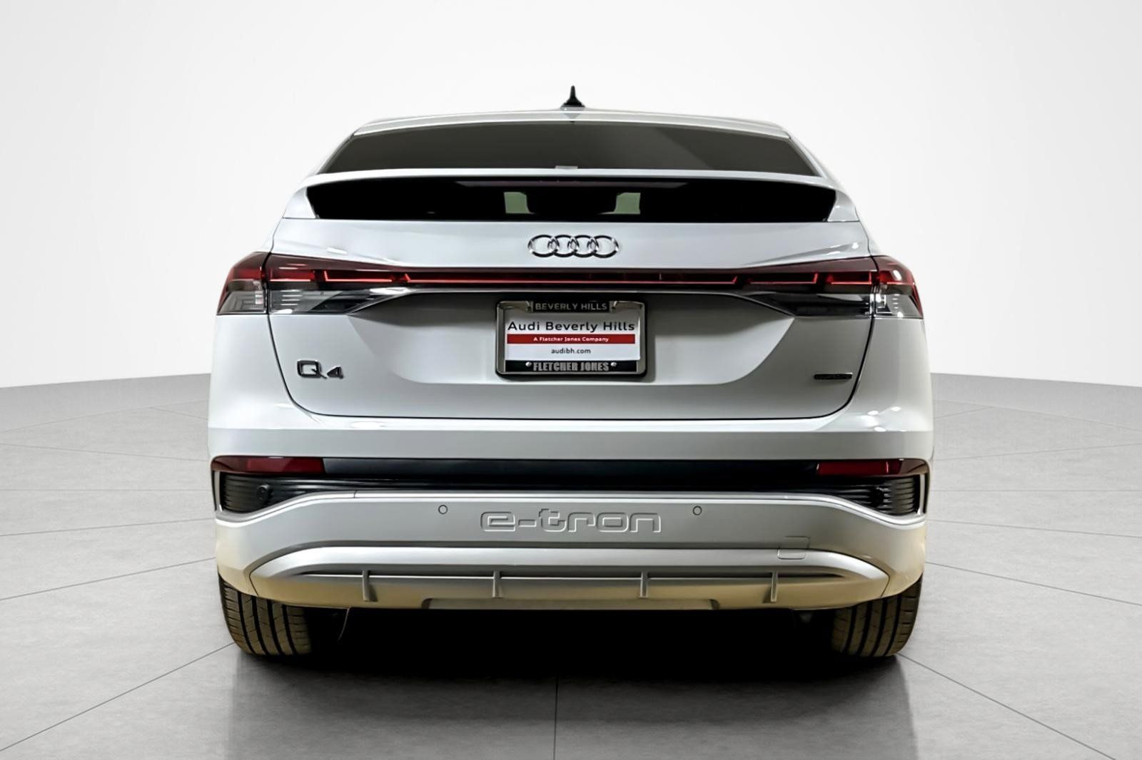 Used 2024 Audi Q4 e-tron Prestige AWD/4WD image 4