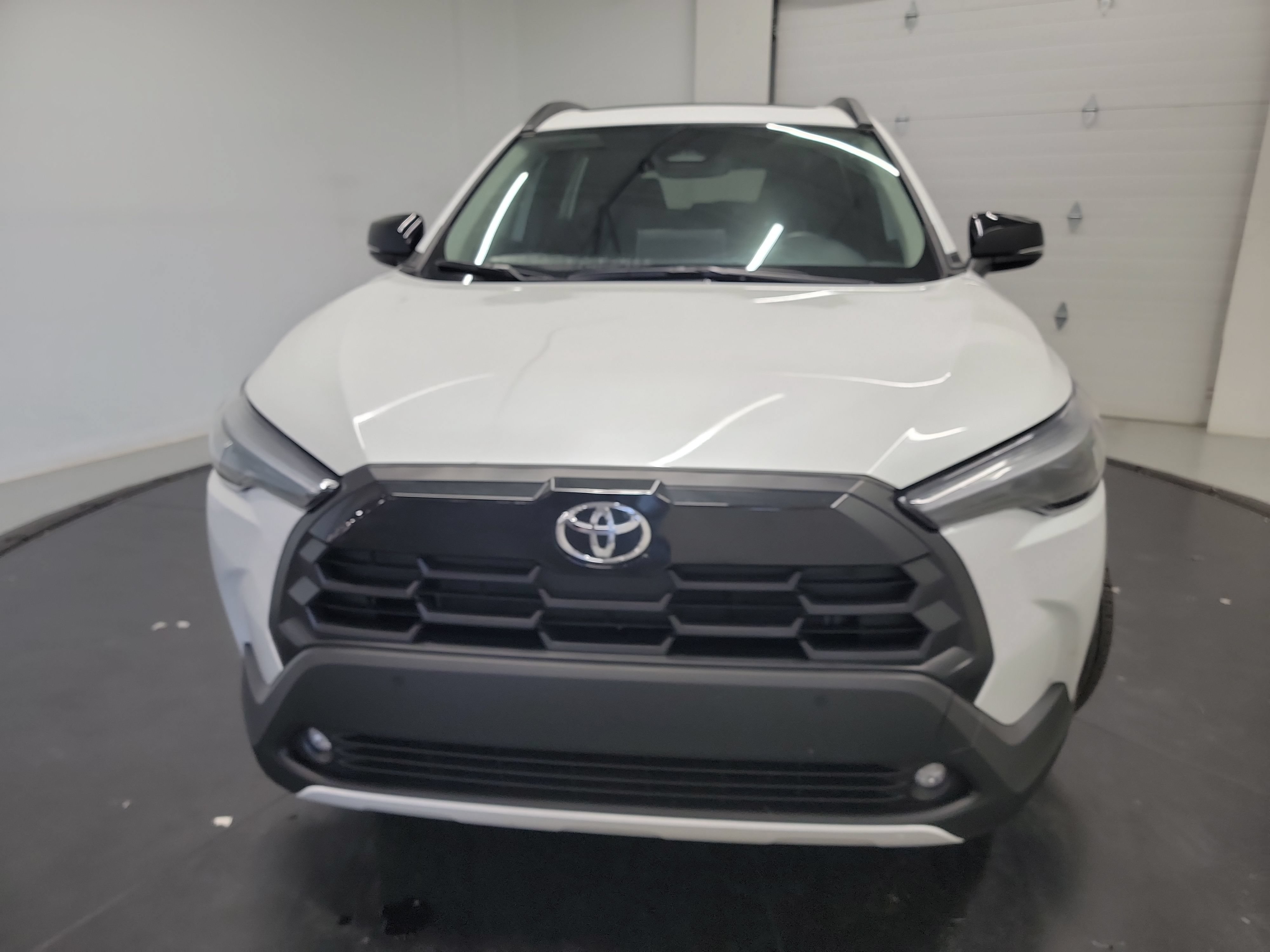 Used 2026 Toyota Corolla Cross XLE w/ Convenience Package FWD image 2