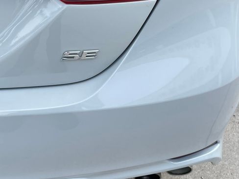Used 2024 Toyota Camry SE image 5