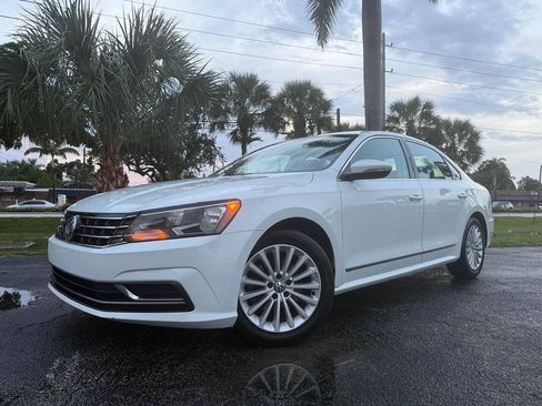 Used 2016 Volkswagen Passat 1.8T SE FWD image 1