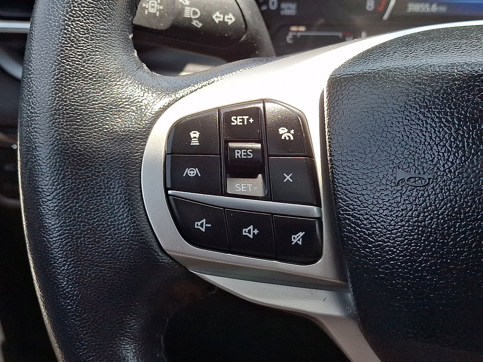 Used 2023 Ford Explorer XLT w/ Equipment Group 202A AWD/4WD image 23