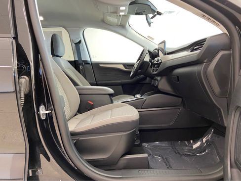 Used 2022 Ford Escape SE w/ SE Sport Appearance Package image 17