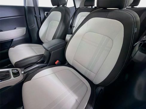 Certified 2025 Hyundai Venue SEL FWD image 11