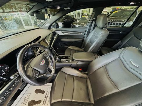 Used 2023 Cadillac XT6 Sport w/ Technology Package AWD/4WD image 29