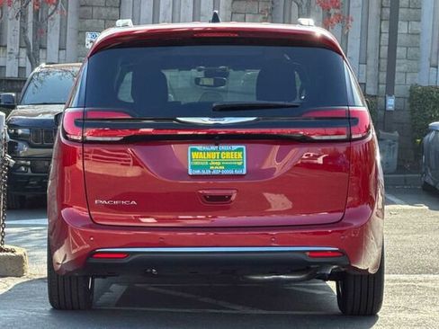 New 2026 Chrysler Pacifica Pinnacle image 5