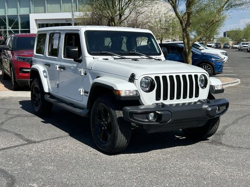 Used 2019 Jeep Wrangler Unlimited Sahara AWD/4WD image 6