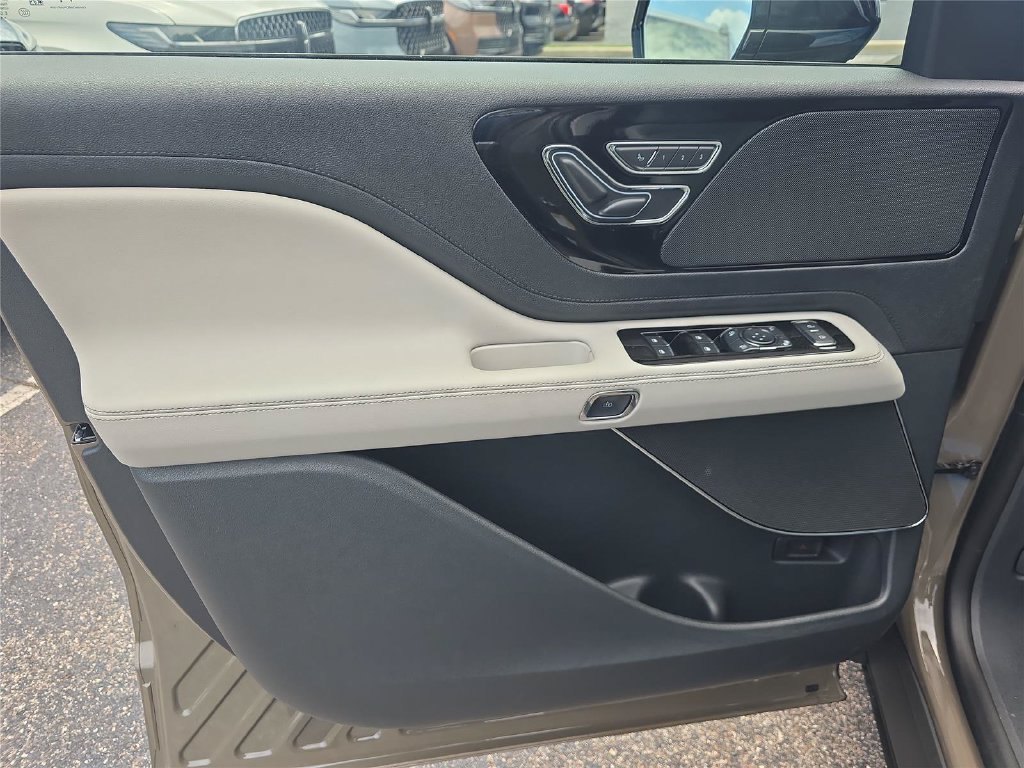 New 2026 Lincoln Aviator 2WD image 14