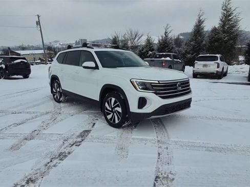Used 2024 Volkswagen Atlas SE image 3