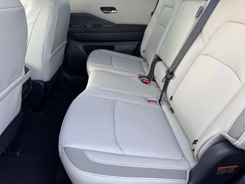 New 2026 Nissan Pathfinder SL AWD/4WD image 23