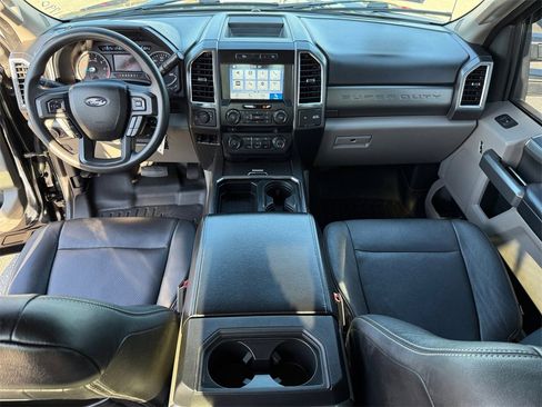 Used 2017 Ford F250 XLT w/ XLT Premium Package image 12