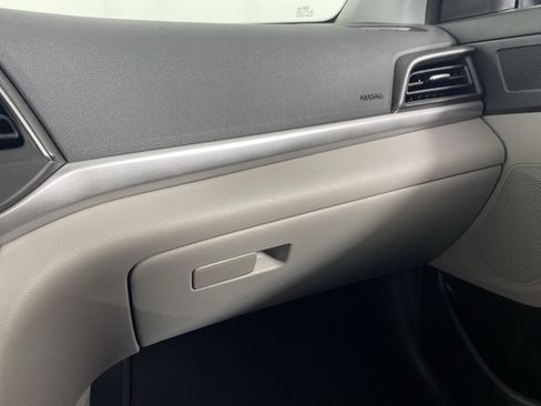 Used 2020 Hyundai Elantra SE FWD image 32
