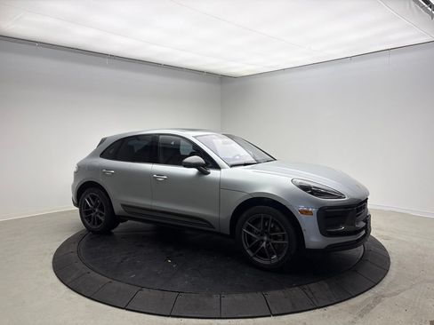 Certified 2024 Porsche Macan AWD/4WD image 9