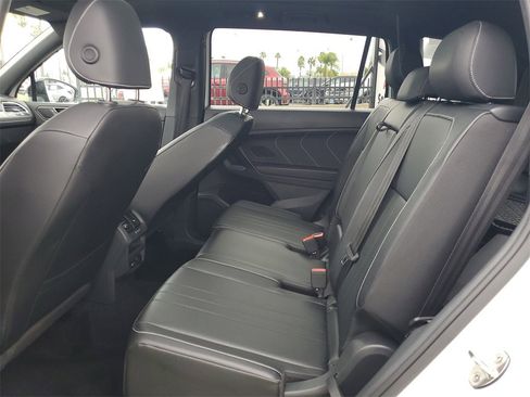 Used 2022 Volkswagen Tiguan SE R-Line image 15