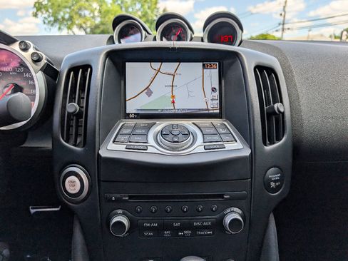 Used 2018 Nissan 370Z Touring RWD image 23