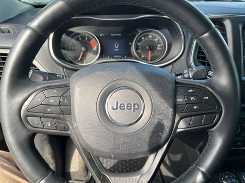 Used 2019 Jeep Cherokee Trailhawk w/ Cold Weather Group image 17