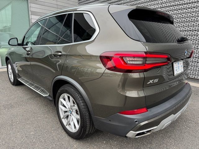 Used 2021 BMW X5 xDrive40i w/ Executive Package AWD/4WD image 3